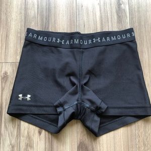 UNDER ARMOUR SHORTS